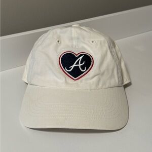 Womens Atlanta Braves White Cap with Heart Logo